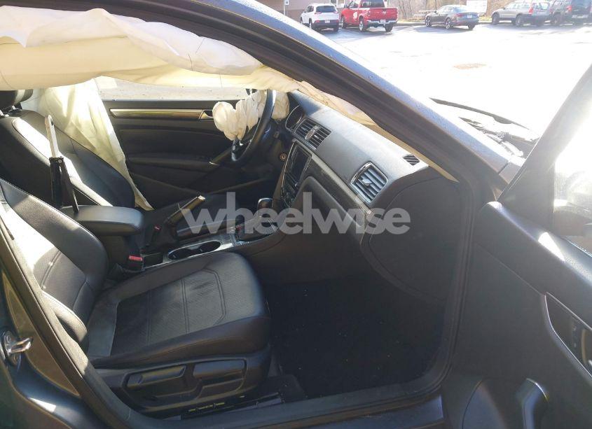 Photo 5 of 2016 Volkswagen Passat 1.8T SE (VIN 1VWBT7A35GC010918)