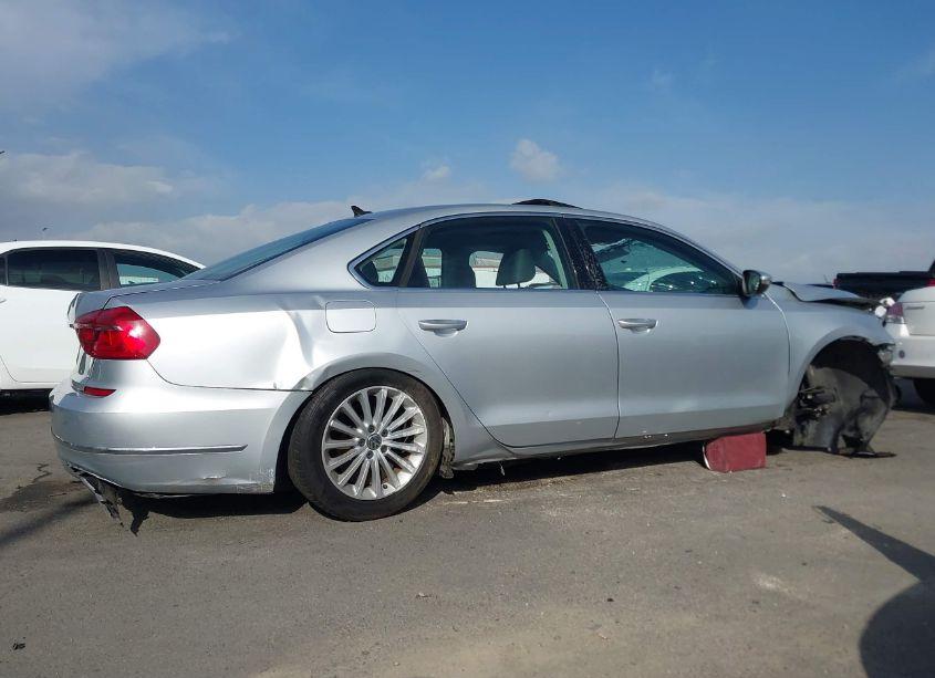 Photo 13 of 2016 Volkswagen Passat 1.8T SE (VIN 1VWBT7A35GC017884)