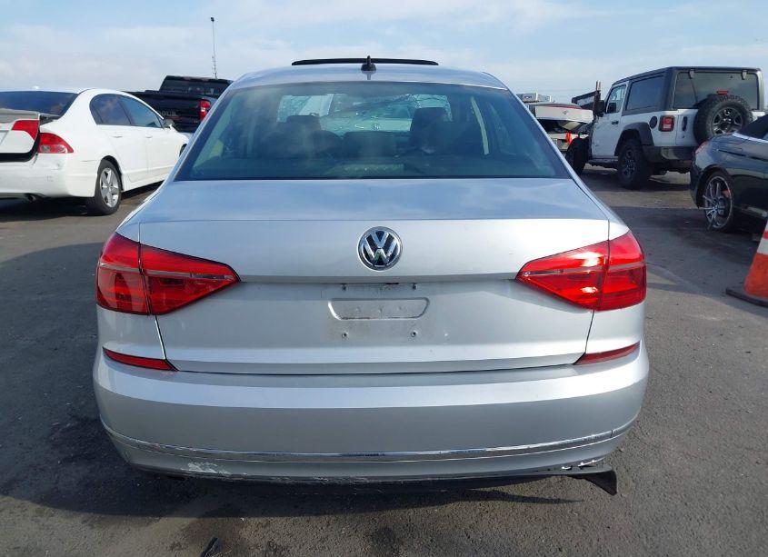 Photo 16 of 2016 Volkswagen Passat 1.8T SE (VIN 1VWBT7A35GC017884)
