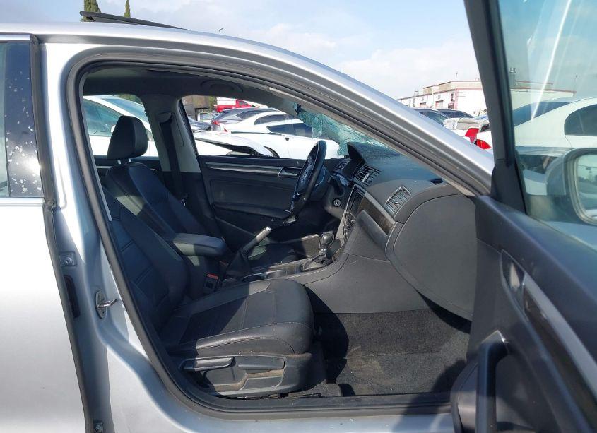 Photo 5 of 2016 Volkswagen Passat 1.8T SE (VIN 1VWBT7A35GC017884)