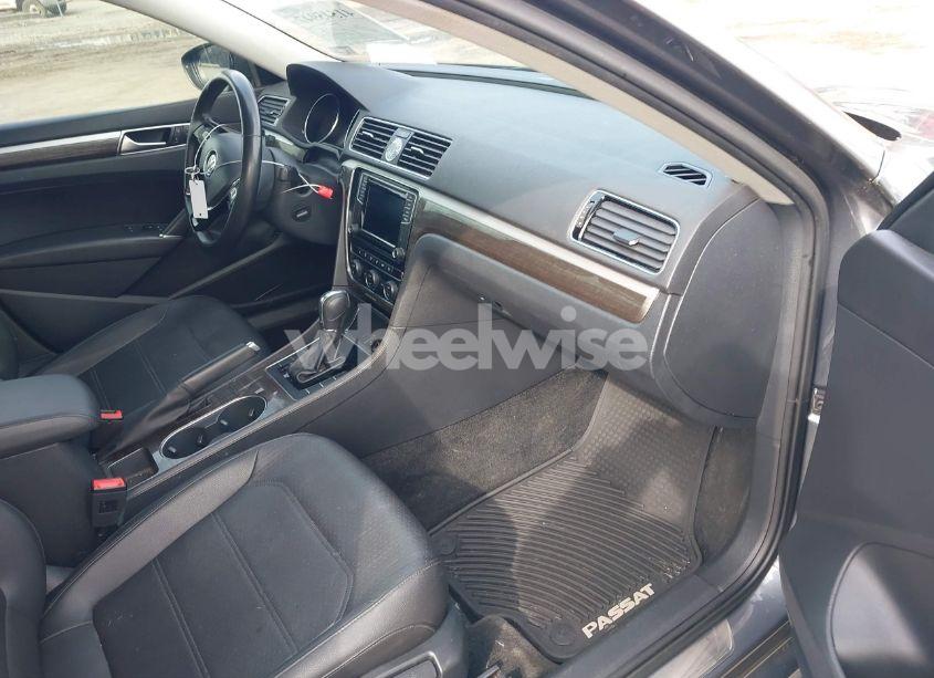 Photo 5 of 2016 Volkswagen Passat 1.8T SE (VIN 1VWBT7A35GC044261)