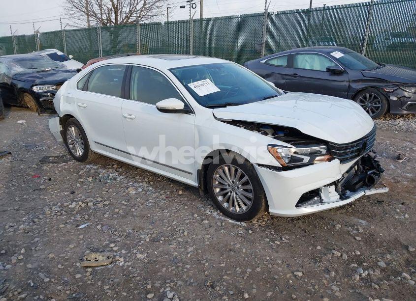 2016 Volkswagen Passat 1.8T SE (VIN 1VWBT7A35GC067121) main photo