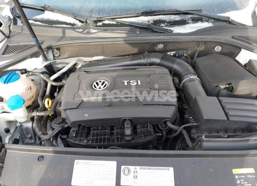 Photo 10 of 2016 Volkswagen Passat 1.8T SE (VIN 1VWBT7A35GC067121)