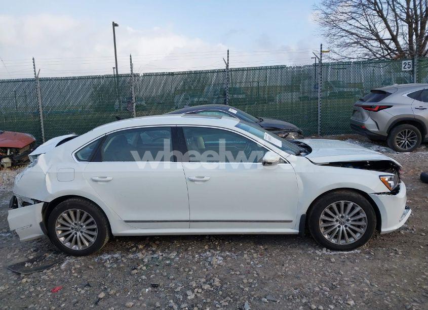 Photo 14 of 2016 Volkswagen Passat 1.8T SE (VIN 1VWBT7A35GC067121)