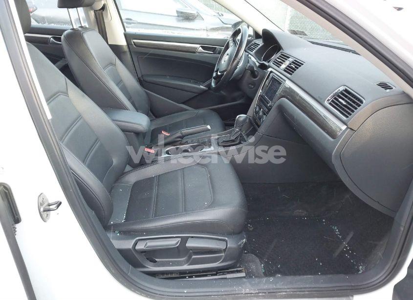 Photo 5 of 2016 Volkswagen Passat 1.8T SE (VIN 1VWBT7A35GC067121)