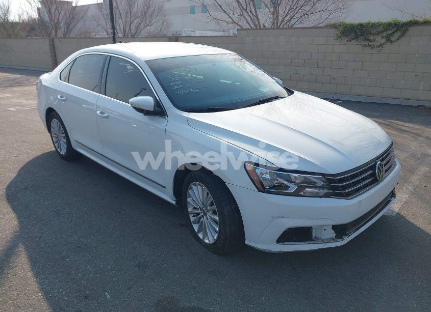 2017 Volkswagen Passat 1.8T SE (VIN 1VWBT7A35HC012542) main photo