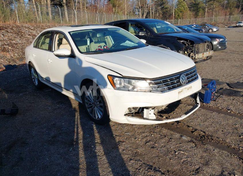 2017 Volkswagen Passat 1.8T SE (VIN 1VWBT7A35HC029034) main photo
