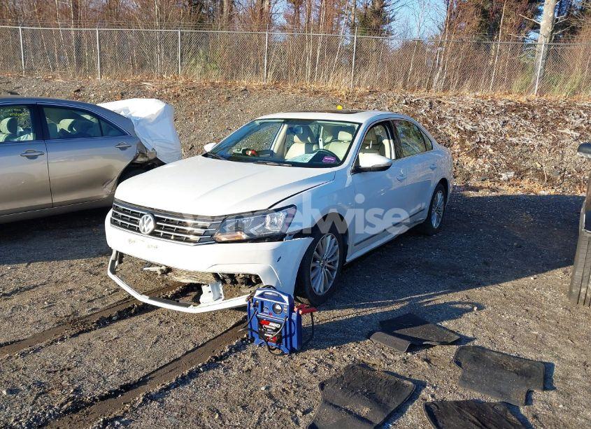 Photo 2 of 2017 Volkswagen Passat 1.8T SE (VIN 1VWBT7A35HC029034)