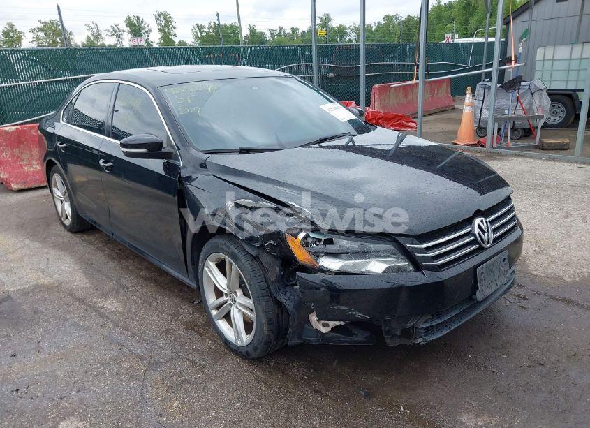 2014 Volkswagen Passat 1.8T SE (VIN 1VWBT7A36EC076049) main photo