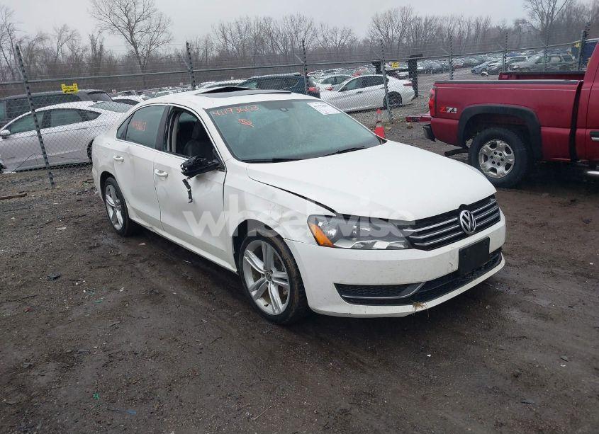 2014 Volkswagen Passat 1.8T SE (VIN 1VWBT7A36EC076441) main photo