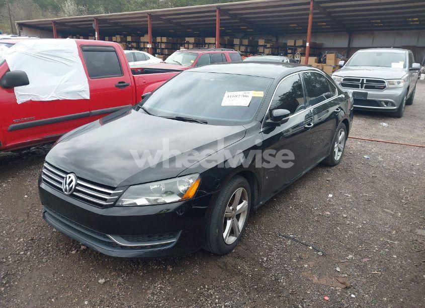 Photo 2 of 2014 Volkswagen Passat 1.8T SE (VIN 1VWBT7A36EC093451)