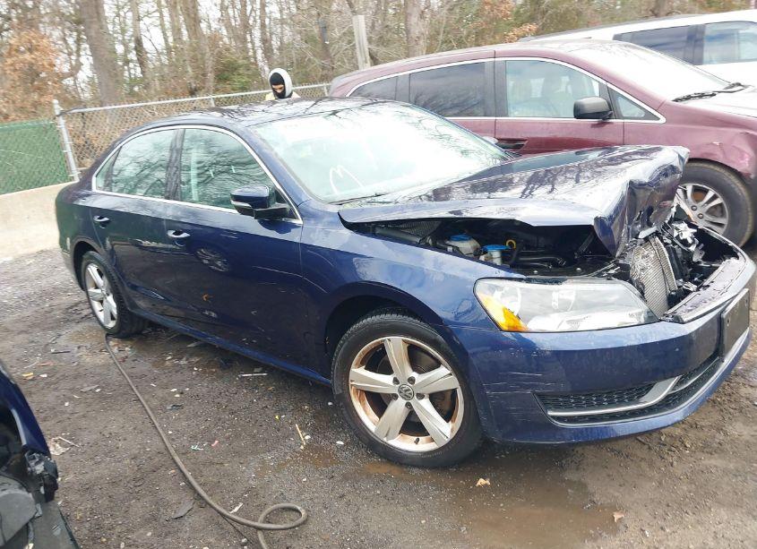 2014 Volkswagen Passat 1.8T SE (VIN 1VWBT7A36EC109714) main photo