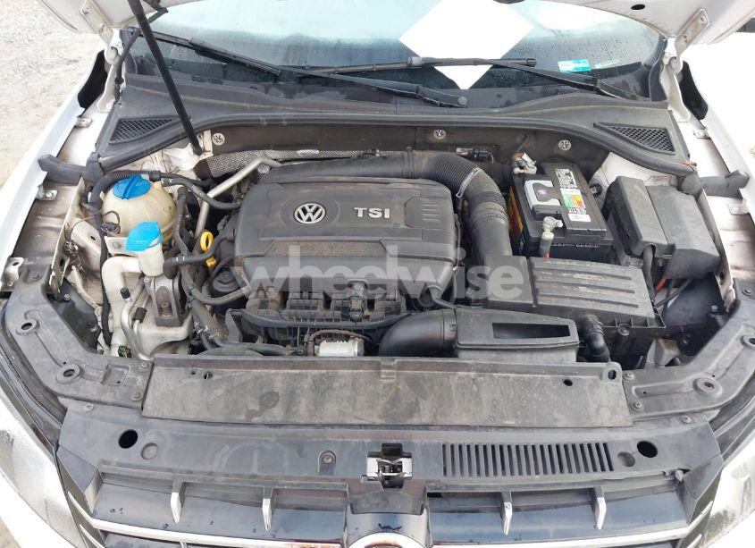 Photo 10 of 2015 Volkswagen Passat 1.8T SE (VIN 1VWBT7A36FC004222)
