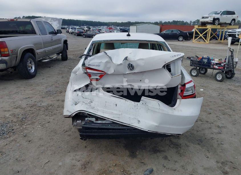 Photo 16 of 2015 Volkswagen Passat 1.8T SE (VIN 1VWBT7A36FC004222)