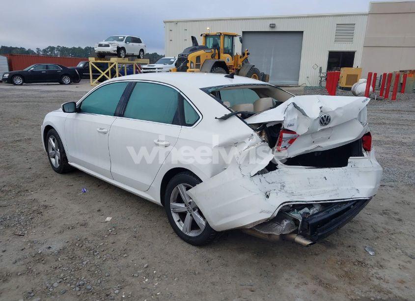 Photo 3 of 2015 Volkswagen Passat 1.8T SE (VIN 1VWBT7A36FC004222)