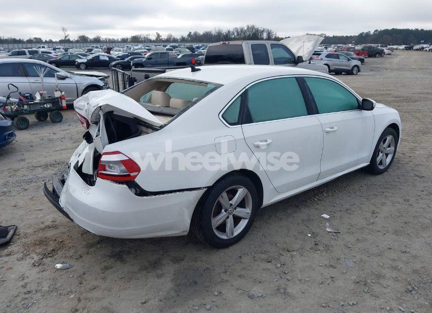 Photo 4 of 2015 Volkswagen Passat 1.8T SE (VIN 1VWBT7A36FC004222)