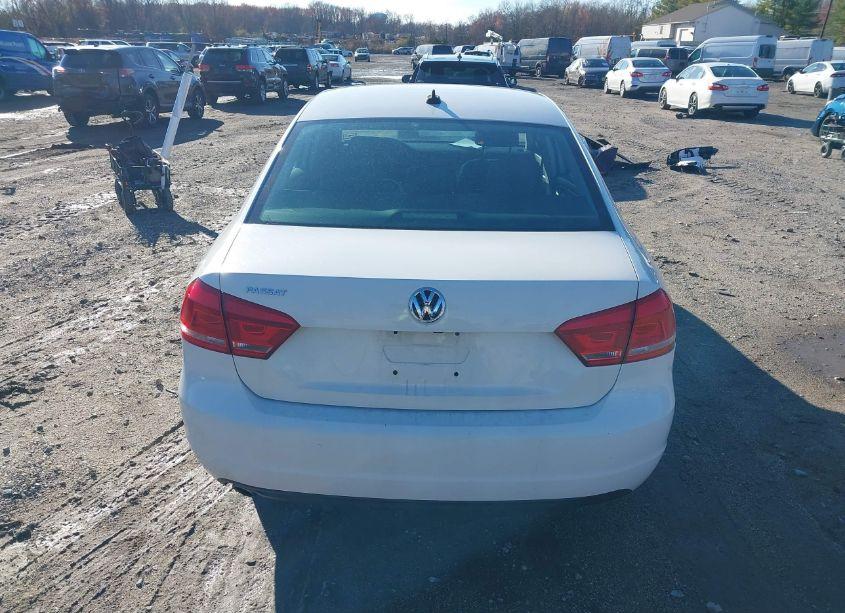 Photo 16 of 2015 Volkswagen Passat 1.8T SE (VIN 1VWBT7A36FC013146)