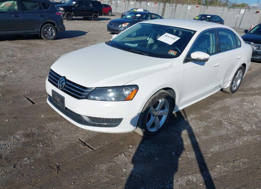 Photo 2 of 2015 Volkswagen Passat 1.8T SE (VIN 1VWBT7A36FC013146)