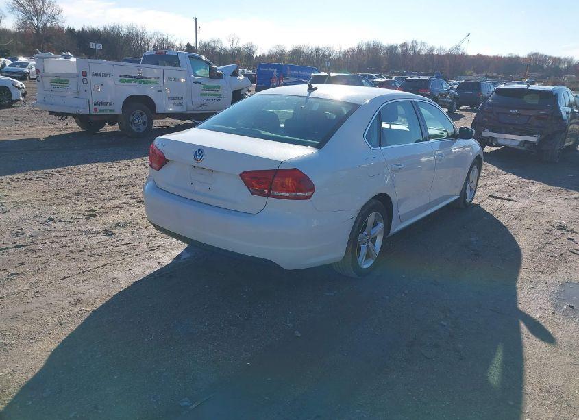 Photo 4 of 2015 Volkswagen Passat 1.8T SE (VIN 1VWBT7A36FC013146)