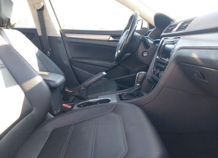 Photo 5 of 2015 Volkswagen Passat 1.8T SE (VIN 1VWBT7A36FC013146)