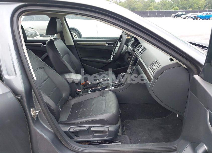 Photo 5 of 2016 Volkswagen Passat 1.8T SE (VIN 1VWBT7A36GC007977)