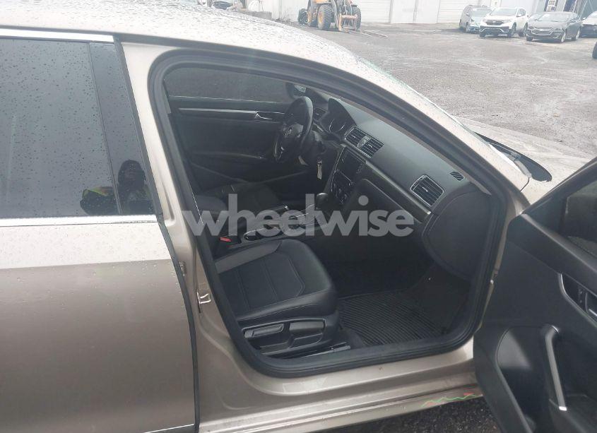 Photo 5 of 2016 Volkswagen Passat 1.8T SE (VIN 1VWBT7A36GC014122)