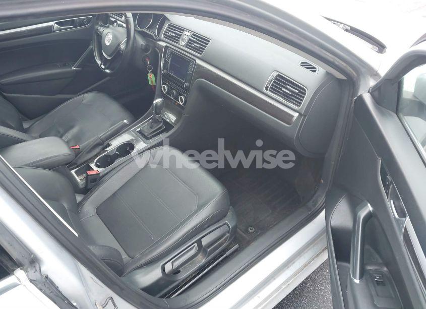 Photo 5 of 2016 Volkswagen Passat 1.8T SE (VIN 1VWBT7A36GC032250)