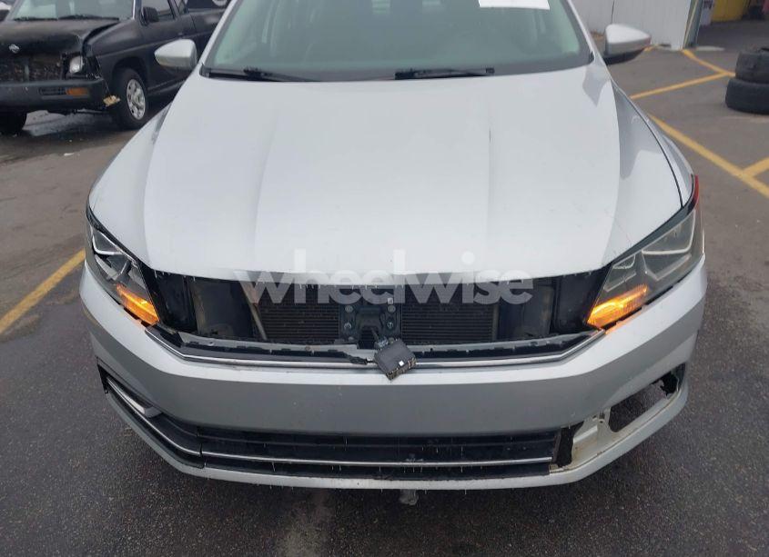 Photo 6 of 2016 Volkswagen Passat 1.8T SE (VIN 1VWBT7A36GC032250)