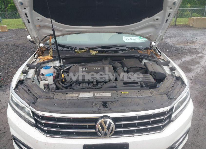 Photo 10 of 2016 Volkswagen Passat 1.8T SE (VIN 1VWBT7A36GC061568)