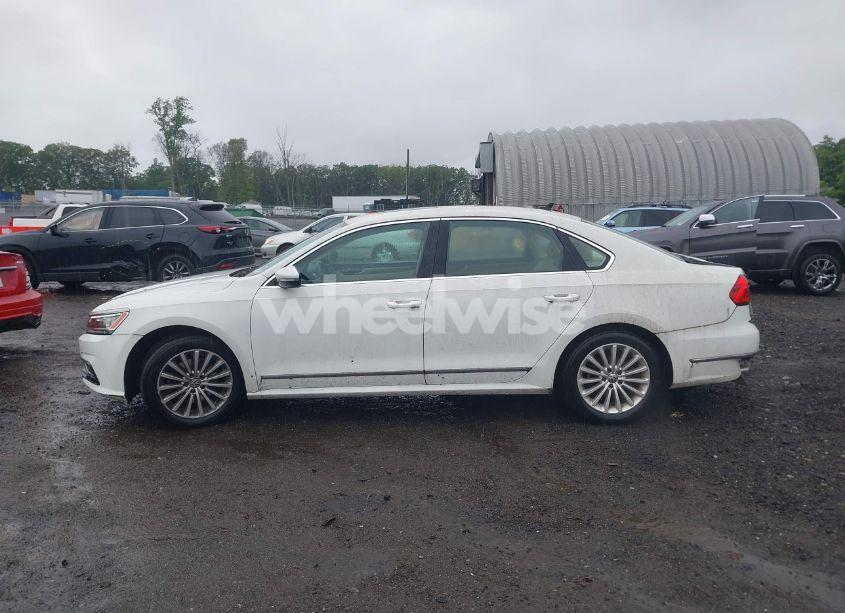 Photo 14 of 2016 Volkswagen Passat 1.8T SE (VIN 1VWBT7A36GC061568)