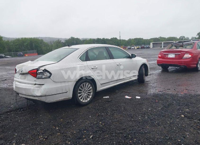 Photo 4 of 2016 Volkswagen Passat 1.8T SE (VIN 1VWBT7A36GC061568)