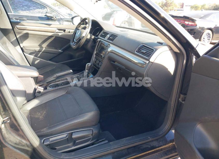 Photo 5 of 2017 Volkswagen Passat 1.8T SE (VIN 1VWBT7A36HC025266)