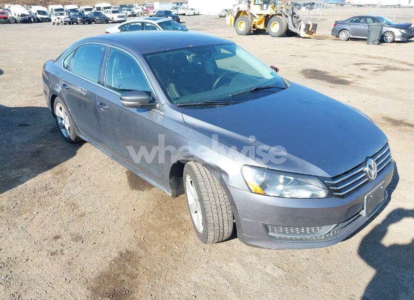 2014 Volkswagen Passat 1.8T SE (VIN 1VWBT7A37EC060488) main photo