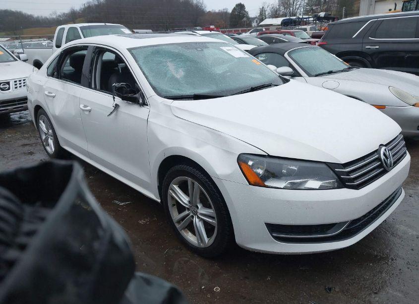 2014 Volkswagen Passat 1.8T SE (VIN 1VWBT7A37EC083544) main photo