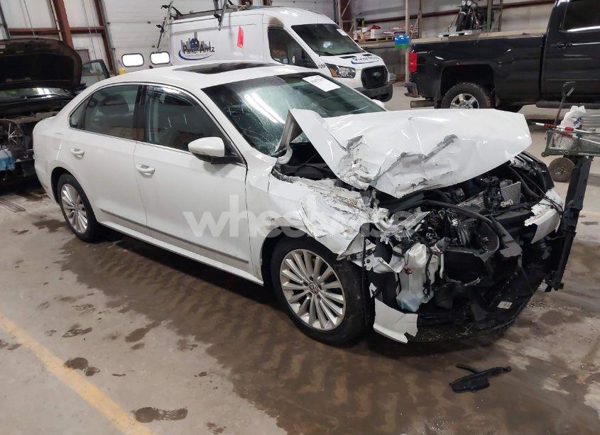 2016 Volkswagen Passat 1.8T SE (VIN 1VWBT7A37GC028563) main photo