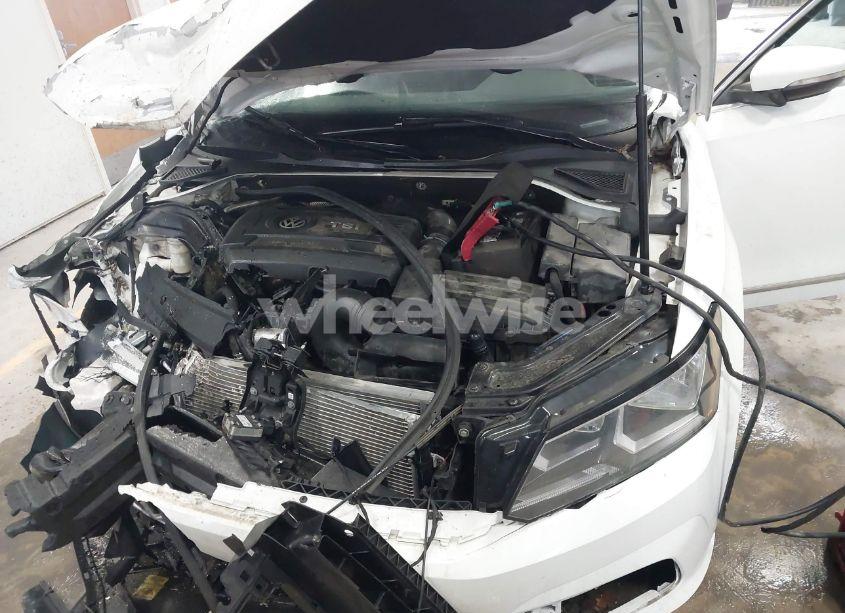 Photo 10 of 2016 Volkswagen Passat 1.8T SE (VIN 1VWBT7A37GC028563)