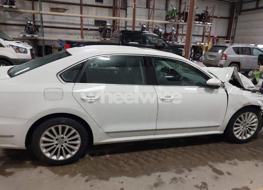 Photo 14 of 2016 Volkswagen Passat 1.8T SE (VIN 1VWBT7A37GC028563)
