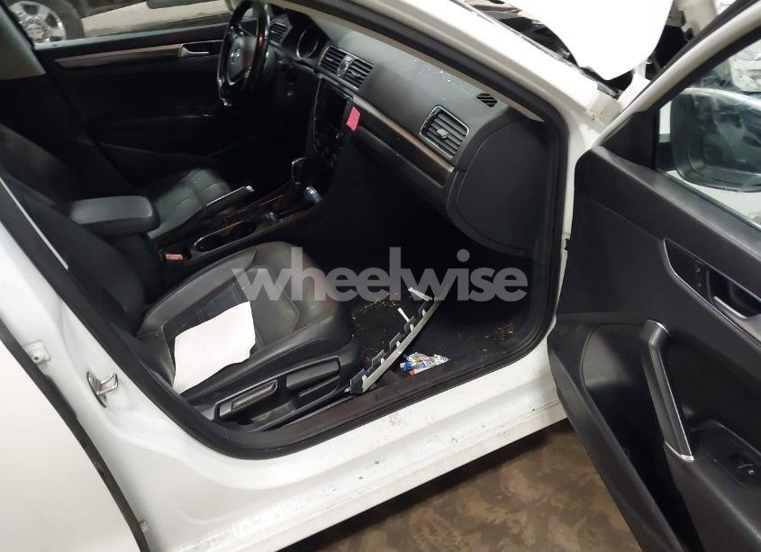 Photo 5 of 2016 Volkswagen Passat 1.8T SE (VIN 1VWBT7A37GC028563)