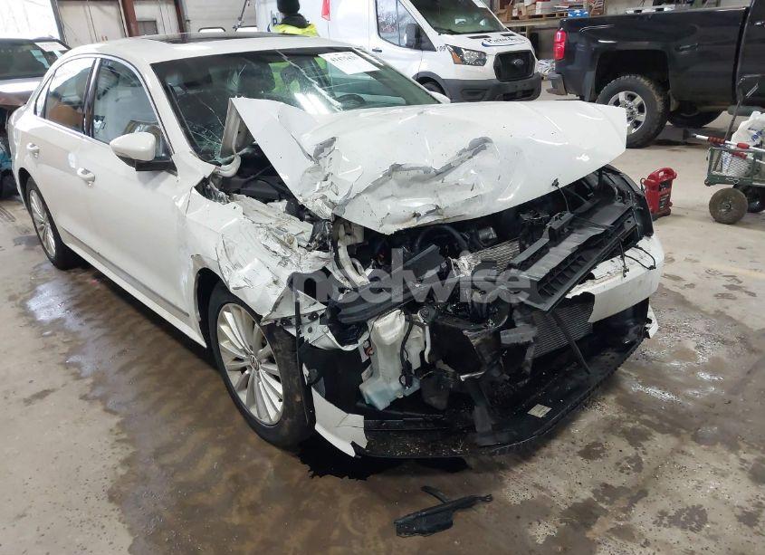 Photo 6 of 2016 Volkswagen Passat 1.8T SE (VIN 1VWBT7A37GC028563)