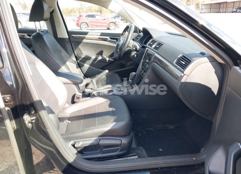 Photo 5 of 2016 Volkswagen Passat 1.8T SE (VIN 1VWBT7A37GC041121)