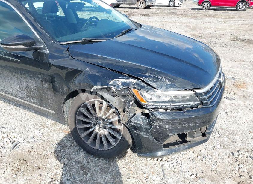 Photo 6 of 2016 Volkswagen Passat 1.8T SE (VIN 1VWBT7A37GC041121)