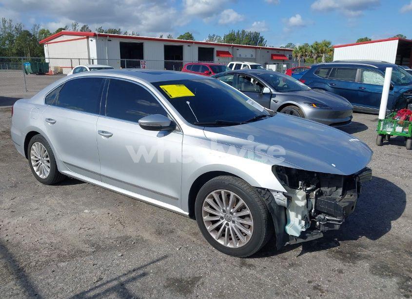 2017 Volkswagen Passat 1.8T SE (VIN 1VWBT7A37HC069759) main photo