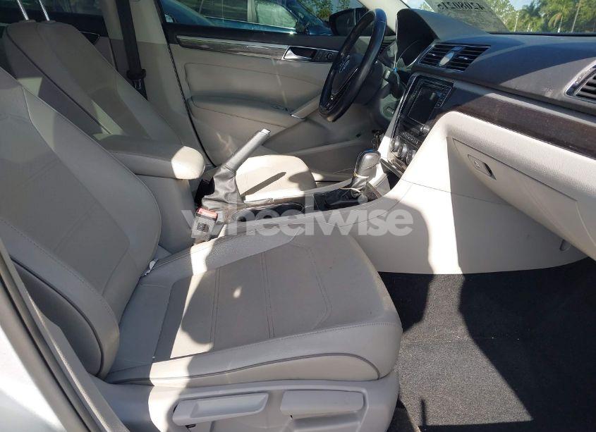 Photo 5 of 2017 Volkswagen Passat 1.8T SE (VIN 1VWBT7A37HC069759)