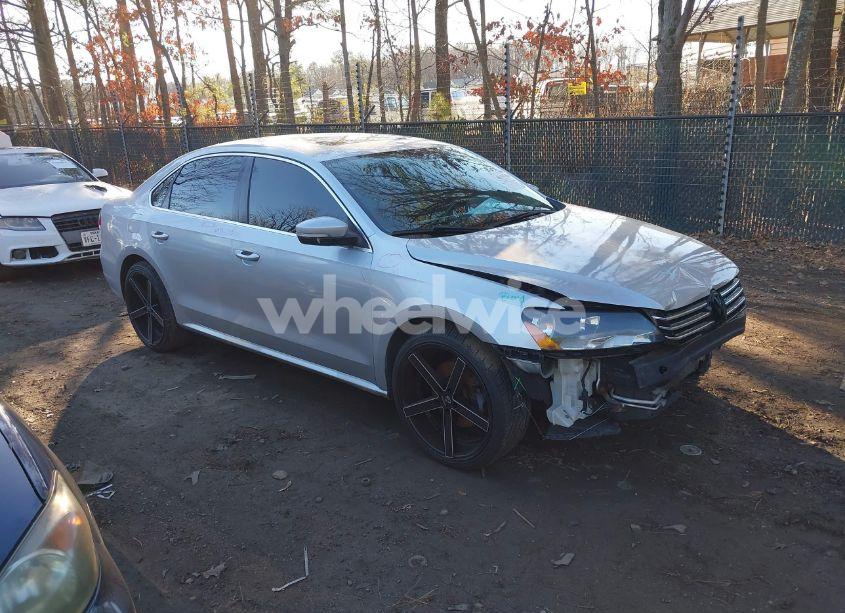 2014 Volkswagen Passat 1.8T SE (VIN 1VWBT7A38EC038418) main photo