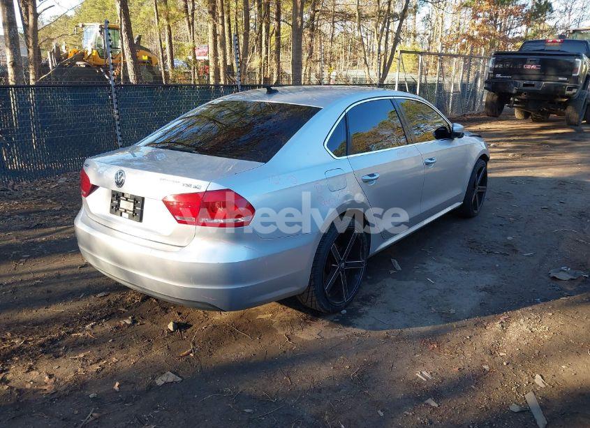 Photo 4 of 2014 Volkswagen Passat 1.8T SE (VIN 1VWBT7A38EC038418)