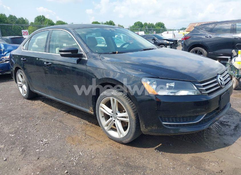 2014 Volkswagen Passat 1.8T SE (VIN 1VWBT7A38EC039956) main photo