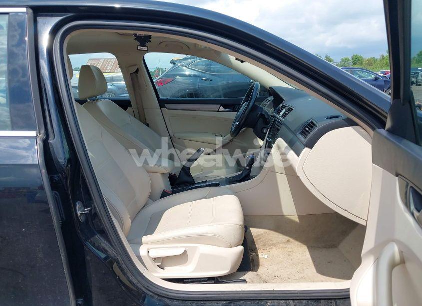 Photo 5 of 2014 Volkswagen Passat 1.8T SE (VIN 1VWBT7A38EC039956)