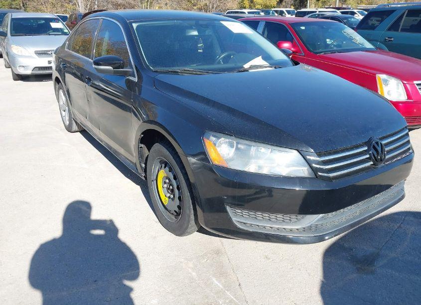 2014 Volkswagen Passat 1.8T SE (VIN 1VWBT7A38EC046616) main photo