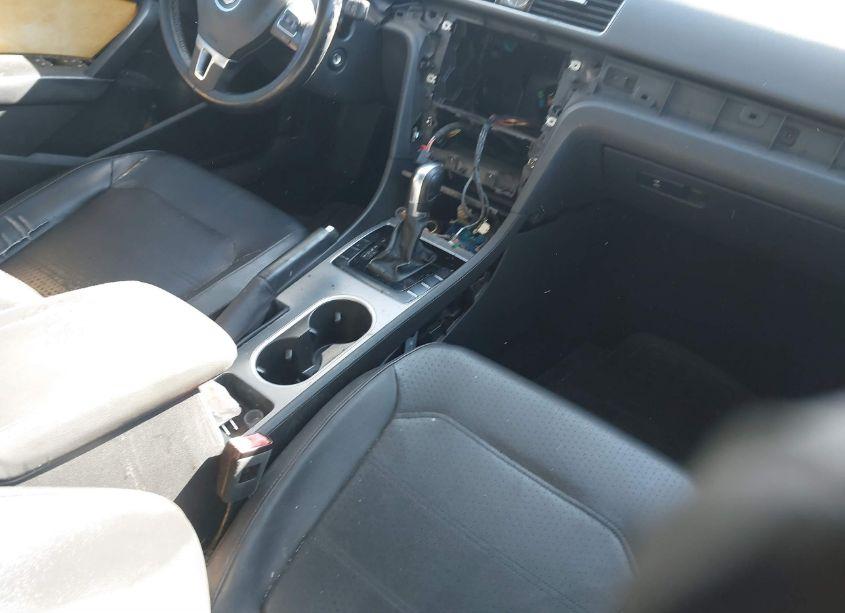 Photo 5 of 2014 Volkswagen Passat 1.8T SE (VIN 1VWBT7A38EC046616)