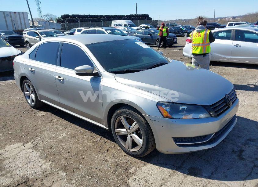2014 Volkswagen Passat 1.8T SE (VIN 1VWBT7A38EC053078) main photo